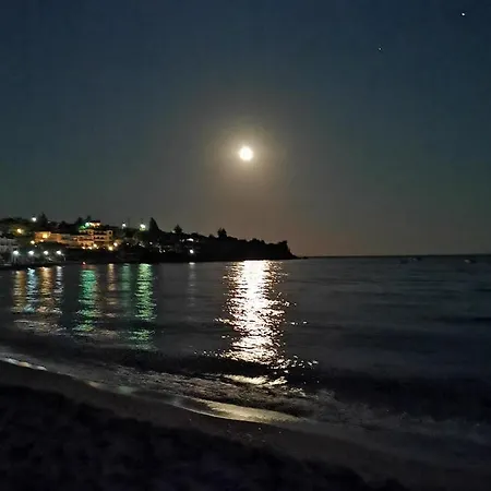 The House Of The Roses Seaview Superior Maisonette 3 Holiday home *